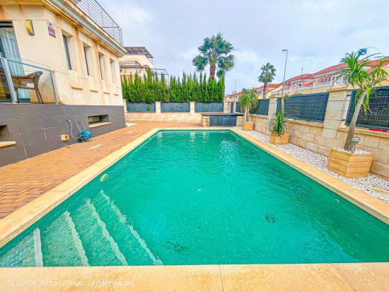 Villa en venta en Orihuela (Alicante)