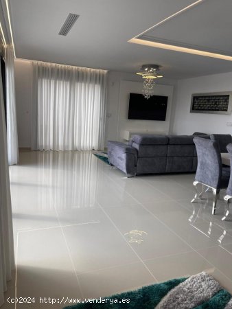 Villa en venta en San Miguel de Salinas (Alicante)