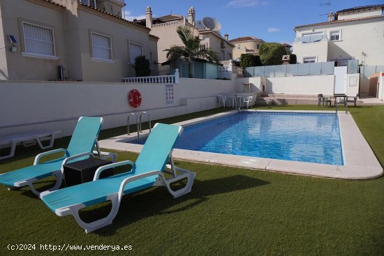 Villa en venta en San Miguel de Salinas (Alicante)