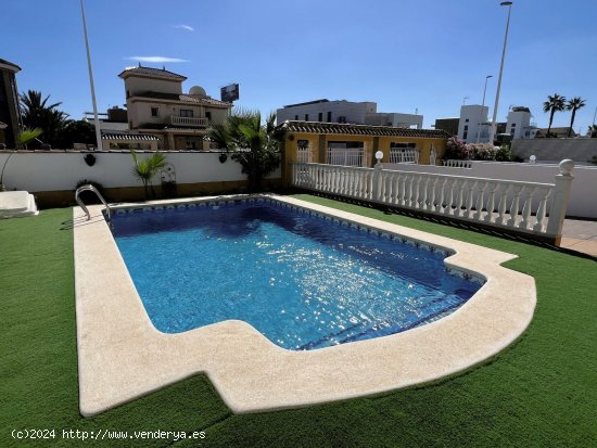 Villa en venta en Orihuela (Alicante)