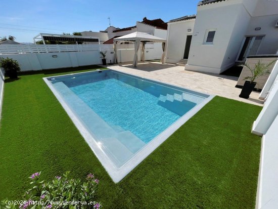 Villa en venta en Torrevieja (Alicante)