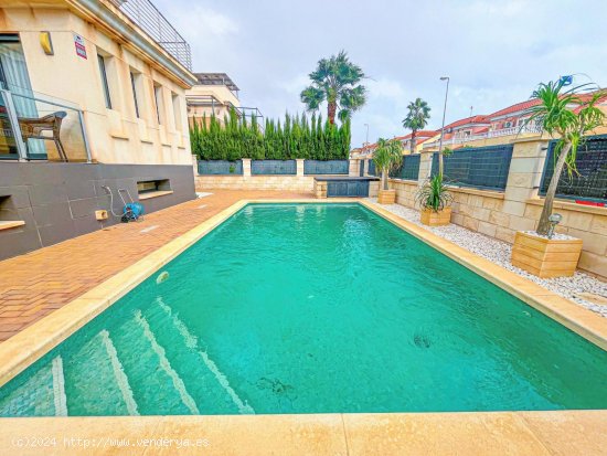 Villa en venta en Orihuela (Alicante)