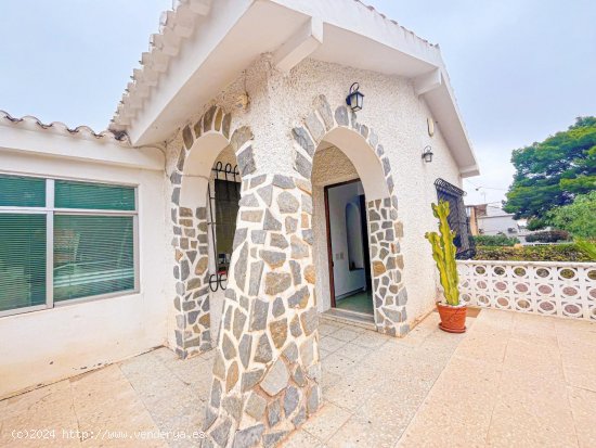 Villa en venta en Torrevieja (Alicante)