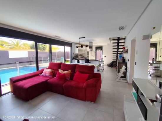 Villa en venta en Torrevieja (Alicante)