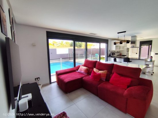 Villa en venta en Torrevieja (Alicante)