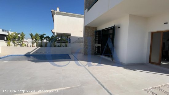 Villa en venta en Daya Nueva (Alicante)