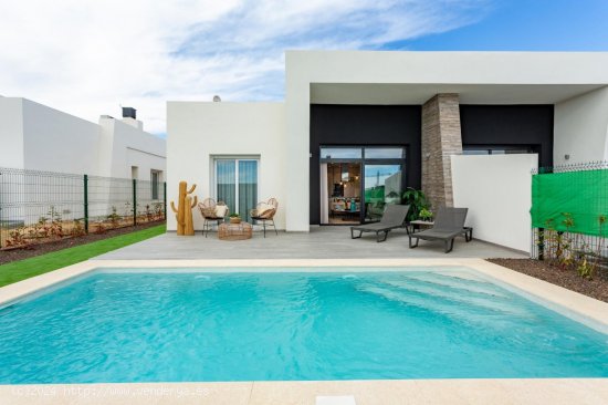 Villa en venta a estrenar en Algorfa (Alicante)