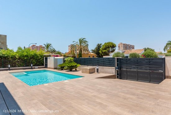 Villa en venta a estrenar en La Manga del Mar Menor (Murcia)