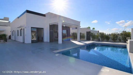 Villa en venta en Benijófar (Alicante)