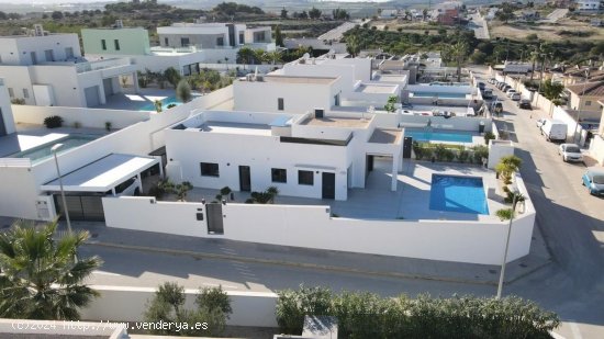 Villa en venta en Benijófar (Alicante)