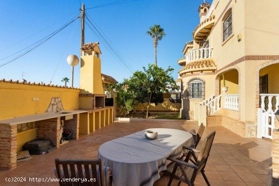 Villa en venta en Orihuela (Alicante)