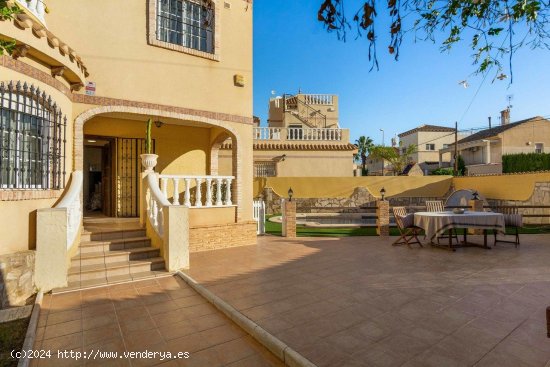 Villa en venta en Orihuela (Alicante)