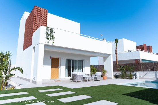 Villa en venta a estrenar en Pilar de la Horadada (Alicante)