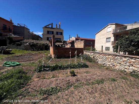 Espectacular solar dentro del pueblo de Santa Margarita de Montbui, soleado, plano en zona tranquila