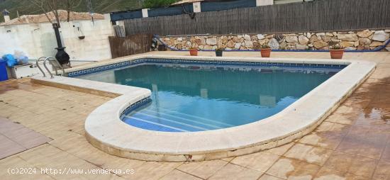 VENTA - VILLA - ARBOLEAS - ALMERIA - VILLA -3 DORMITORIOS -2 BAÑOS - PISCINA - ALMERIA