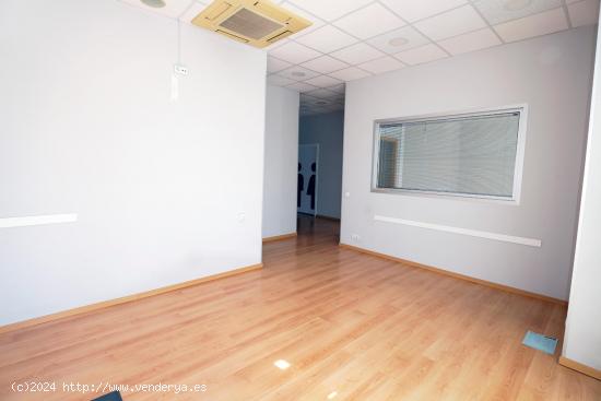 HUERCAL ALMERIA - ZONA BULEVAR: LOCAL COMERCIAL CON VENTANAS ESCAPARATES - ALMERIA