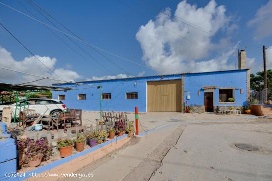 VIVIENDA REFORMADA CON NAVE Y PARCELA en zona tranquila y natural. TODO CON ESCRITURA. - ALICANTE