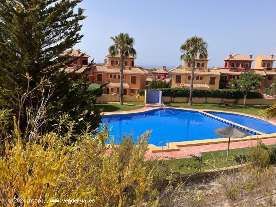 ¡Espectacular Adosado de Cuatro Dormitorios, Parking y Piscina! - ALICANTE