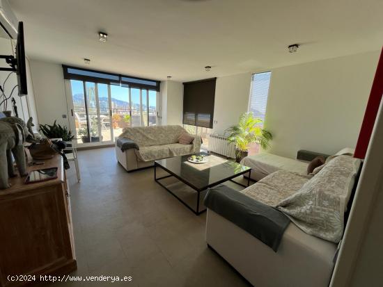 Se vende impresionante Atico de 2 dormitorios con vistas al mar con garaje y trastero - ALICANTE