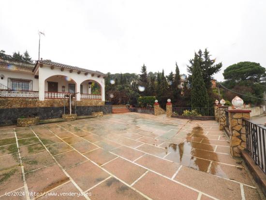 SE VENDE CASA CON PISCINA EN TORDERA, URBANIZACIÓN ROCA ROSSA - BARCELONA