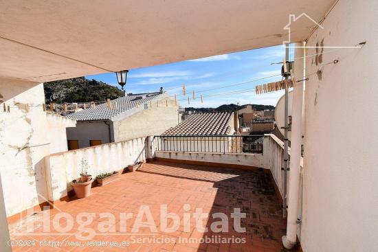 AMPLIA CASA CON TERRAZA Y BALCÓN - CASTELLON