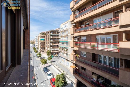  Piso Rector Marín Ocete de cuatro dormitorios con garaje. - GRANADA 