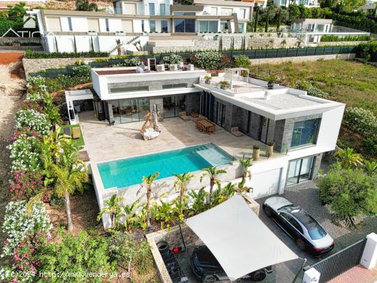 Fantástica villa moderna de nueva construcción con vistas al mar en Jávea - ALICANTE