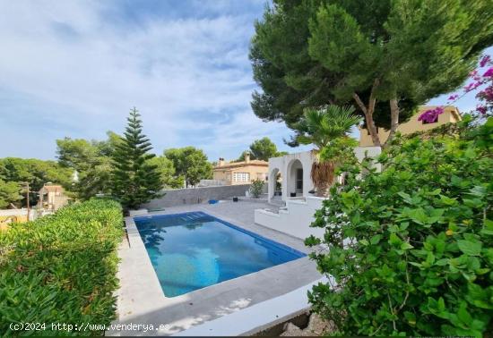 Villa de lujo en la zona de Los Balcones - ALICANTE