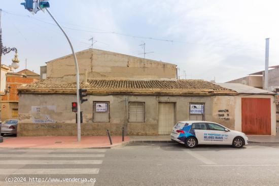 AMPLIA PROPIEDAD CON GRAN POTENCIAL EN EL CENTRO DE GRANJA DE ROCAMORA. - ALICANTE