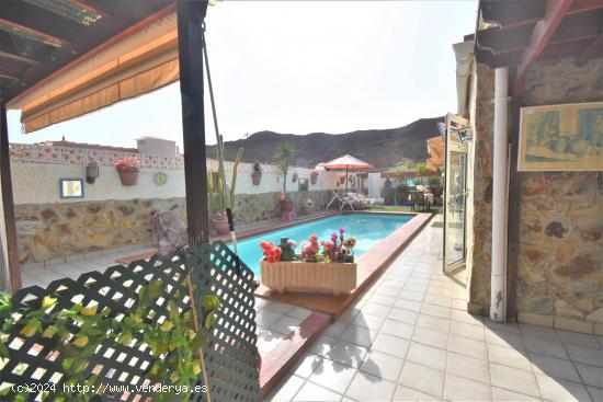 Chalet independiente con piscina en venta en Tauro - LAS PALMAS