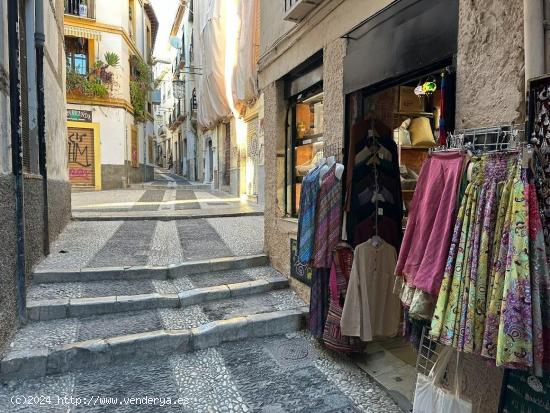  INVERSIÓN! SE VENDE EDIFICIO CON LOCAL COMERCIAL EN ZONA PLAZA NUEVA - GRANADA 