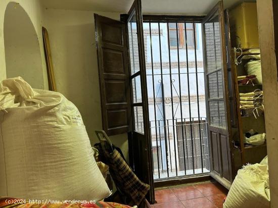 INVERSIÓN! SE VENDE EDIFICIO CON LOCAL COMERCIAL EN ZONA PLAZA NUEVA - GRANADA