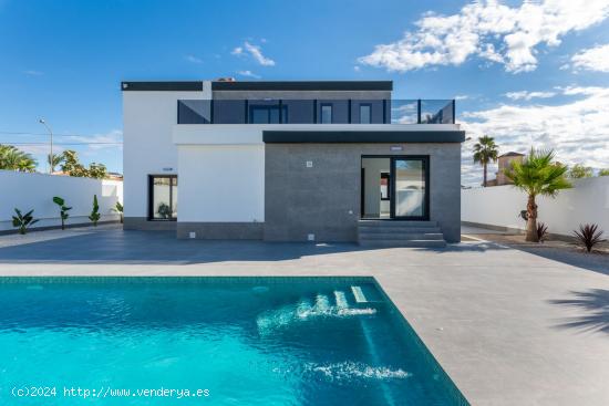 Moderna Villa independiente de 4 dormitorios en el centro de Quesada - ALICANTE