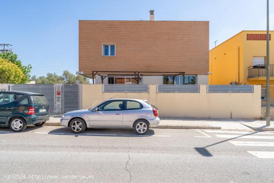 Moderno chalet individual en casco urbano de Reus - TARRAGONA