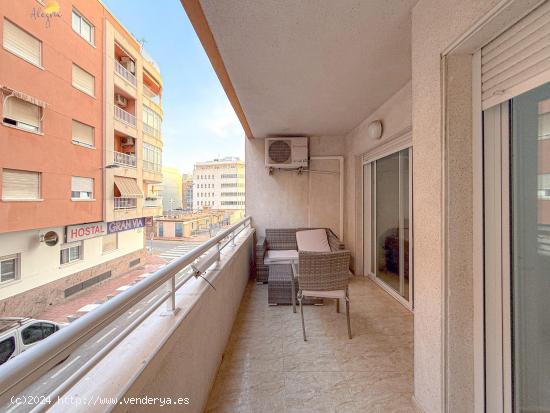 Acogedor apartamento con excelentes calidades y enorme terraza + Piscina comunitaria - ALICANTE