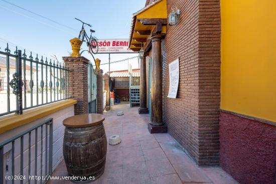 Edificio con gran negocio de restauración y vivienda junto a Polígono industrial de Escúzar - GRA