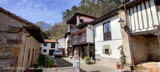 PRECIOSA CASONA TÍPICA MONTAÑESA EN ENTORNO RURAL.- - CANTABRIA