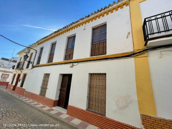 Magnífica casa en el centro de Villamarique de la condesa. - SEVILLA