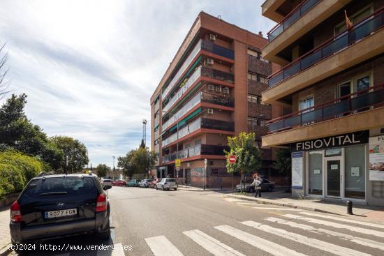 Piso Rector Marín Ocete de cuatro dormitorios con garaje. - GRANADA