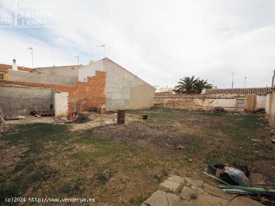 *Oportunidad en Argamasilla De Alba, solar de 300 m2 y 34 m de fachada en esquina por solo 55.000€