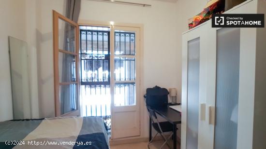 Acogedora habitación en alquiler en apartamento de 4 dormitorios en EL Raval - BARCELONA