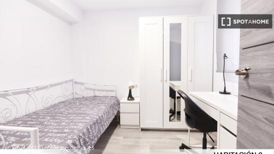 Se alquila habitación en La Macarena, Sevilla - SEVILLA