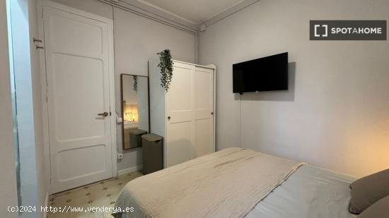 Habitación en piso compartido en barcelona. - BARCELONA