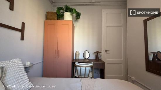 Habitación en piso compartido en barcelona. - BARCELONA