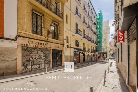 Edificio emblemático en el casco antiguo de Madrid - MADRID