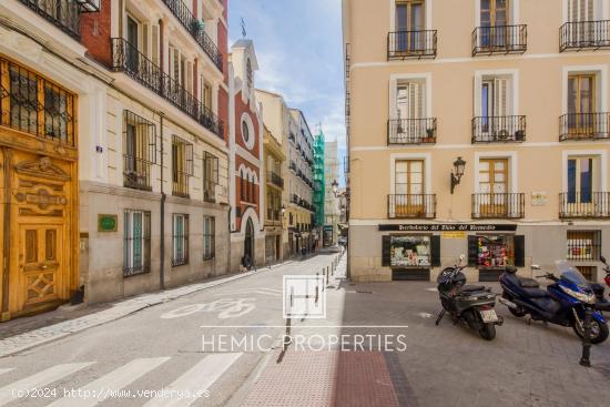 Edificio emblemático en el casco antiguo de Madrid - MADRID