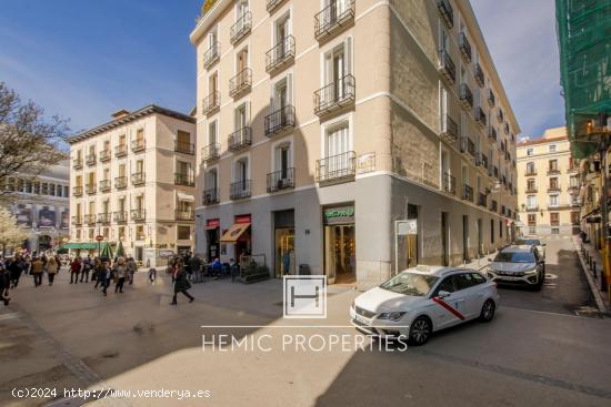 Edificio emblemático en el casco antiguo de Madrid - MADRID