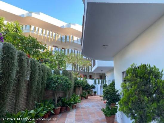 ELEGANTE APARTAMENTO CERCA PUERTO BANÚS - MARBELLA - MALAGA