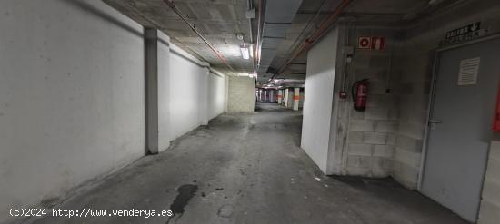 SE VENDE GARAJE CON TRASTERO /  EDIFICIO NUEVO /  ZONA HOSPITAL - ALICANTE