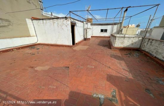 CASA CON ALMACEN  Y LOFT . A 5 MINTOS DEL CENTRO - TARRAGONA